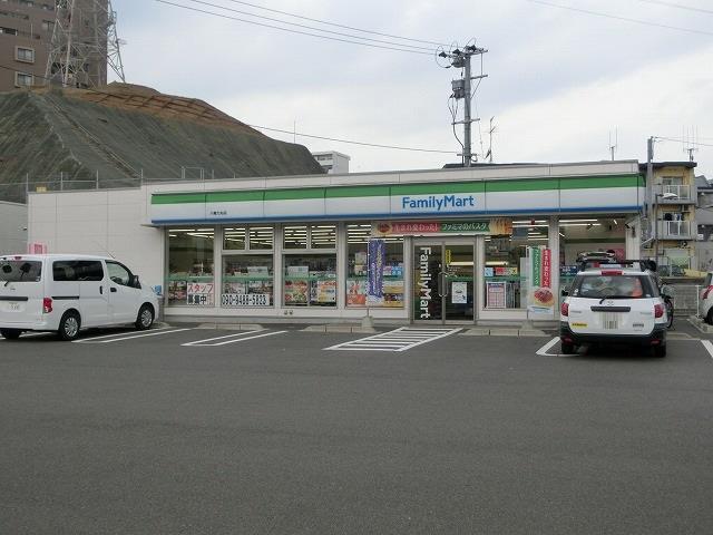 コンビニ　ファミリーマート八幡力丸店（コンビニ）まで680m