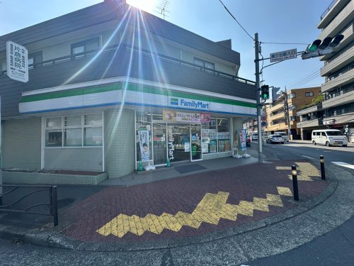 コンビニ　ファミリーマート 川崎梶ケ谷店（コンビニ）まで521m