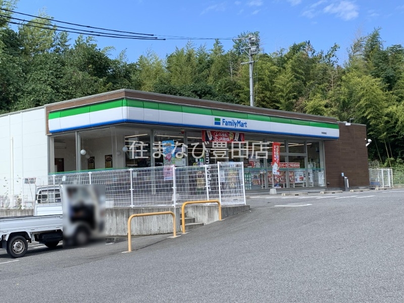 コンビニ　ファミリーマート東郷諸輪店（コンビニ）まで279m