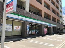 コンビニ　ファミリーマート札幌北9条西2丁目店（コンビニ）まで130m