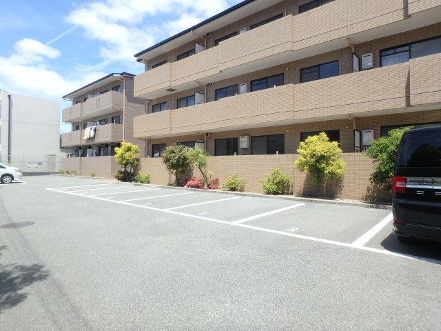駐車場　駐車場完備です
