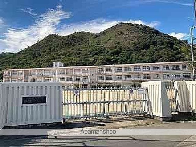 中学校　姫路市立中学校夢前中学校（中学校）まで2205m