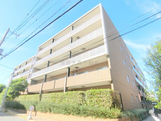 建物外観　2011年3月築　RC鉄筋コンクリート造地上5階建て総戸数1