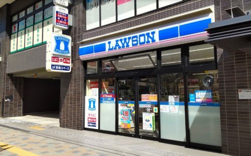 コンビニ　ローソン 東新宿明治通店（コンビニ）まで572m