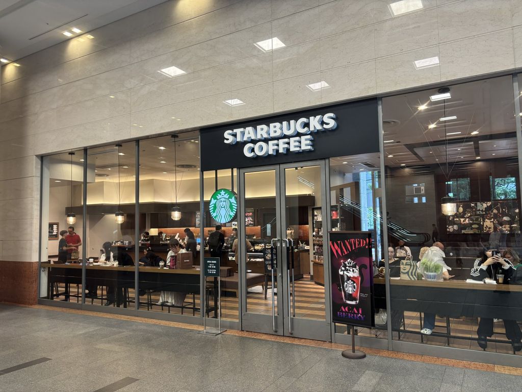 飲食店　スターバックスコーヒー新大阪ニッセイビル店（飲食店）まで630m