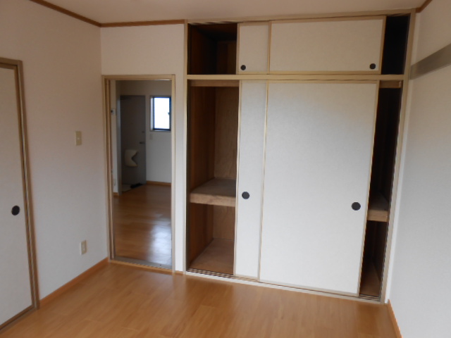収納　寝室内収納（押入・１間分）完備