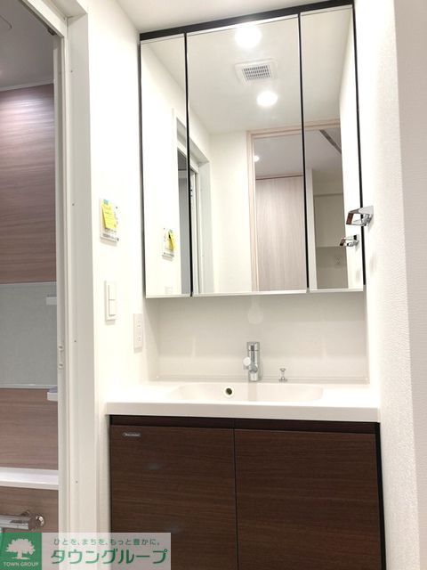 洗面設備　※写真は同タイプ住戸です。