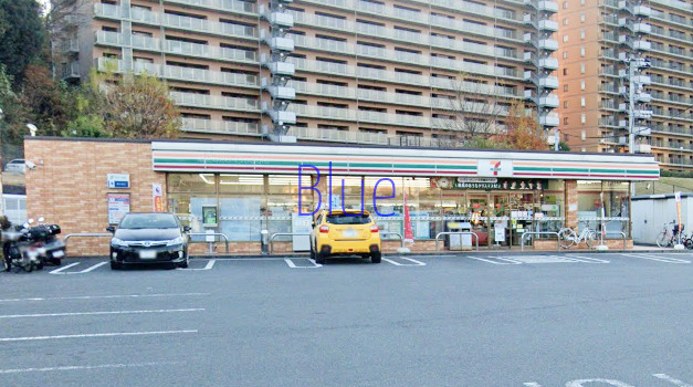 コンビニ　セブンイレブン（コンビニ）まで438m