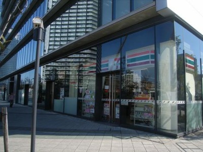 コンビニ　セブンイレブン 晴海3丁目店（コンビニ）まで219m