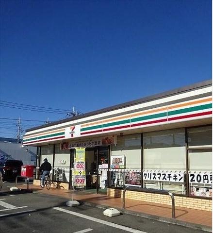 コンビニ　セブンイレブン（コンビニ）まで724m