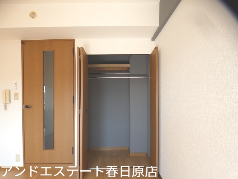 収納　洋服もたくさん掛けられます