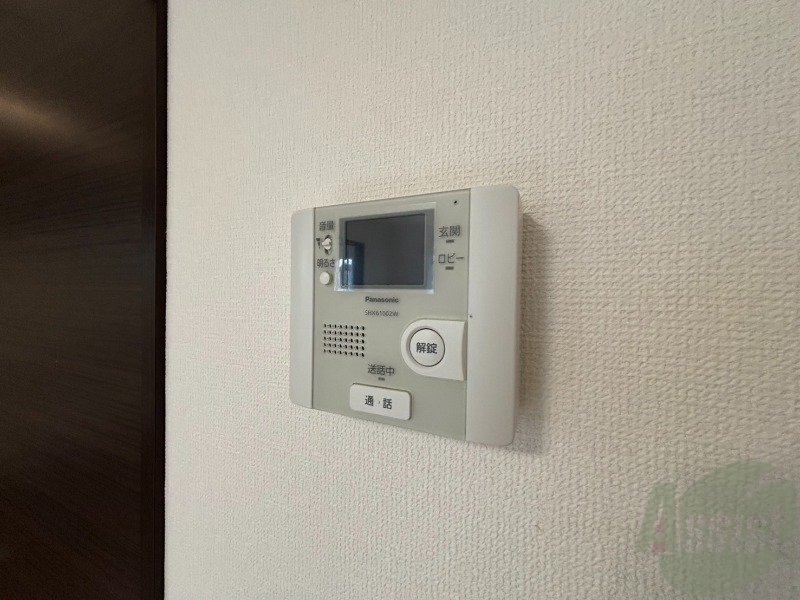 セキュリティ　ＴＶモニター付インターホンです。来客者の顔が見えるので安心！