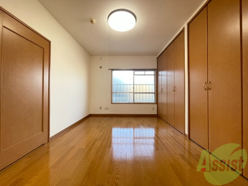 その他部屋・スペース　寝室になりそうな洋室です。シンプルで落ち着きますね。