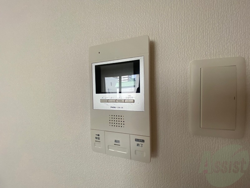 セキュリティ　ＴＶモニター付インターホンです。来客者の顔が見えるので安心！