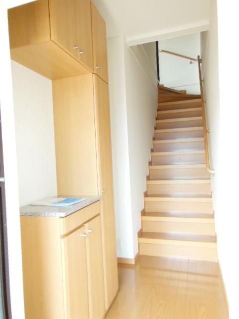 玄関　玄関入ってから階段上がるとお部屋です！