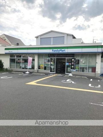 コンビニ　ファミリーマート（コンビニ）まで584m