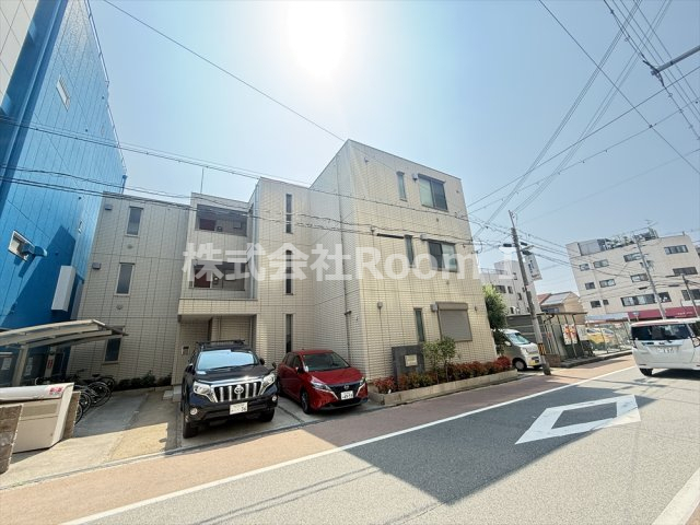 玄関　ゆとりのあるエントランスです
