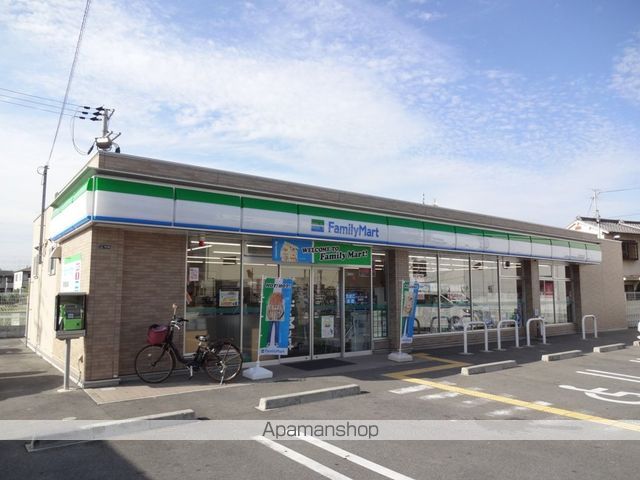 コンビニ　ファミリーマート（コンビニ）まで1637m