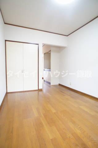 居室・リビング　同タイプのお部屋の画像となります。現況が異なる場合がございま
