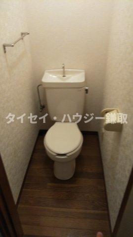 トイレ　同タイプのお部屋の画像となります。現況が異なる場合がございま