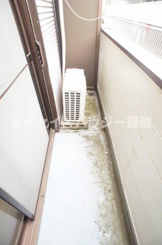 バルコニー　同タイプのお部屋の画像となります。現況が異なる場合がございま