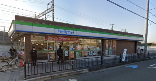 コンビニ　ファミリーマート 茨木三島中学校南店（コンビニ）まで395m
