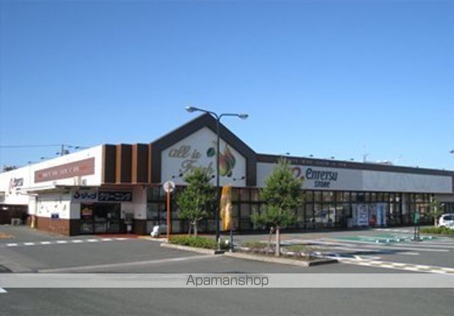 スーパー　遠鉄ストア富塚店（スーパー）まで817m