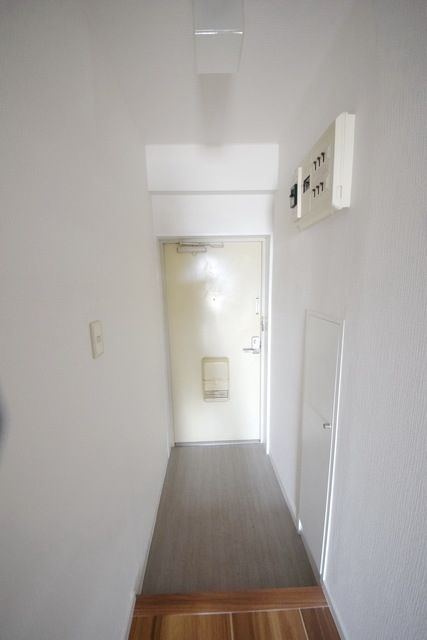 玄関　お問い合わせはタウンハウジングまで