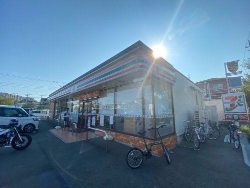コンビニ　セブン-イレブン 八王子越野店（コンビニ）まで694m