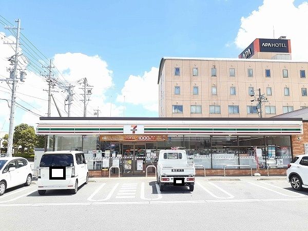 コンビニ　セブンイレブン亀山東御幸店（コンビニ）まで600m