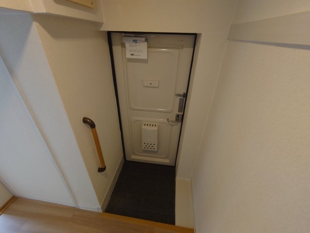 逆瀬川17号棟の玄関写真