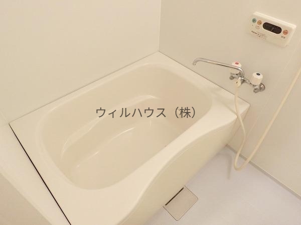 バス・シャワールーム　浴室乾燥機、追い焚き機能付きバス！