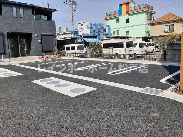 駐車場　駐車場があるので、車を買う予定の方も安心です