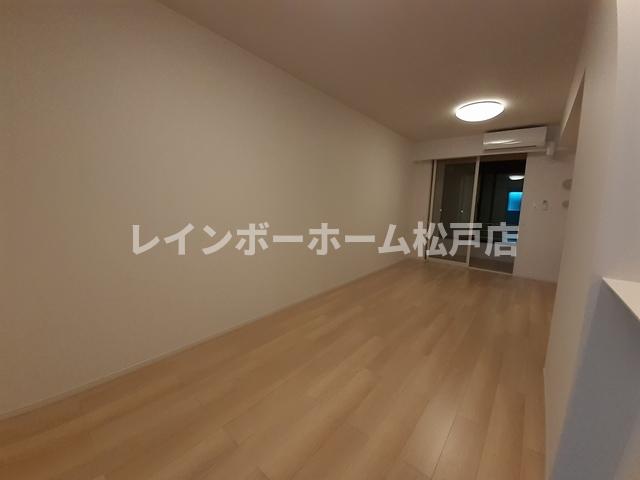 居室・リビング　こちらのリビングで趣味の時間をお楽しみください