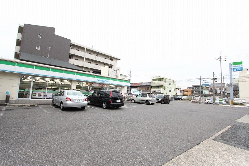 コンビニ　ファミリーマート熱田古新町店（コンビニ）まで208m