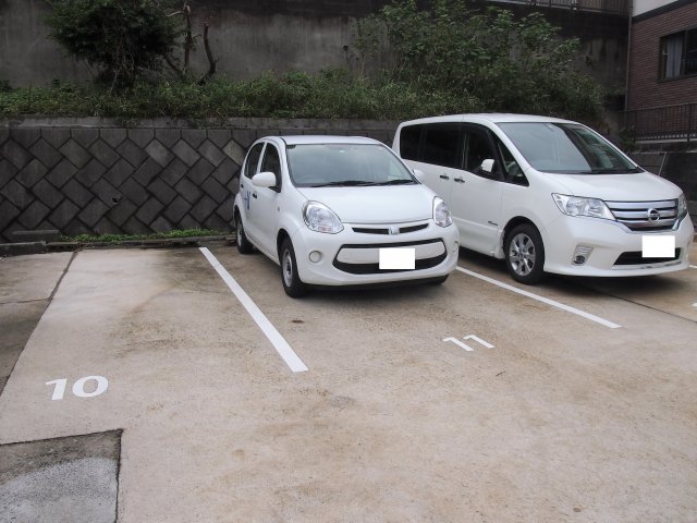 駐車場　【敷地内駐車場】※前回募集時のお写真につき現況を優先いたしま