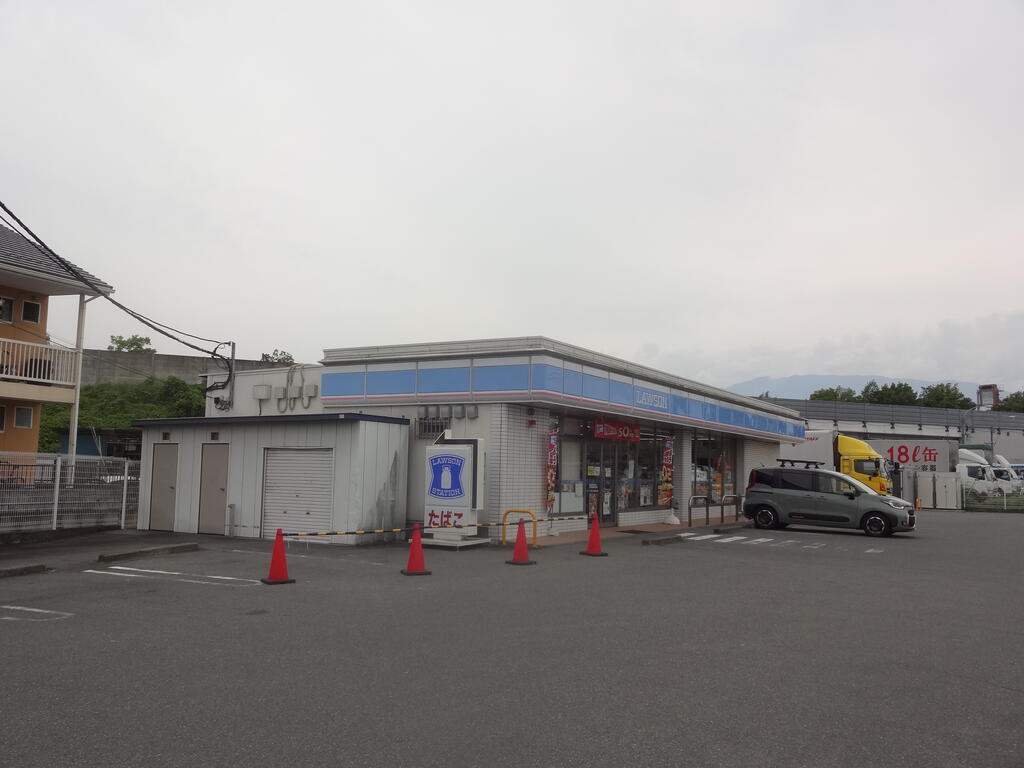 コンビニ　ローソン国母工業団地南店（コンビニ）まで900m