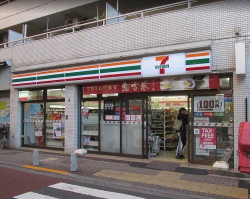 コンビニ　セブンイレブン 日暮里駅北店（コンビニ）まで130m