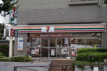 コンビニ　セブンイレブン 川崎鷺沼駅前店（コンビニ）まで267m