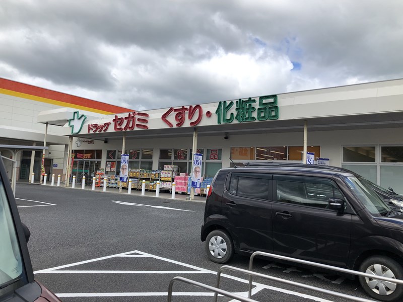 ドラックストア　ドラッグセガミ山口小郡店（ドラッグストア）まで627m