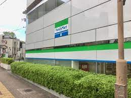 コンビニ　ファミリーマート護国寺駅前店（コンビニ）まで284m