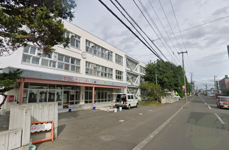 小学校　札幌市立八軒小学校（小学校）まで348m