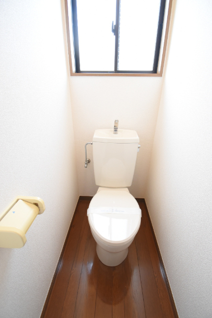 西武新宿線 都立家政駅 徒歩10分 2階建 築28年のトイレ写真