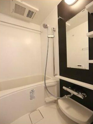バス・シャワールーム　※写真は同じマンションの違う部屋のものになります。