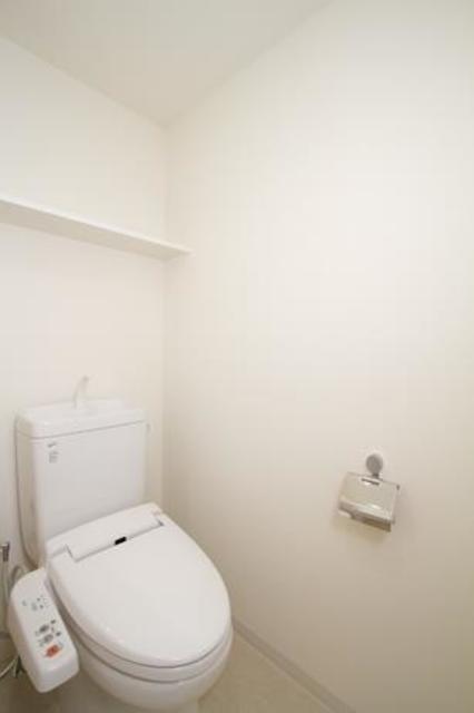 トイレ　※写真は同タイプ住戸です。