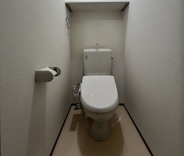 トイレ　温水シャワー付きトイレです