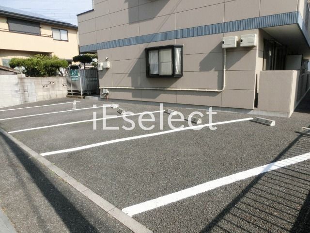 駐車場　敷地内駐車場空きあります