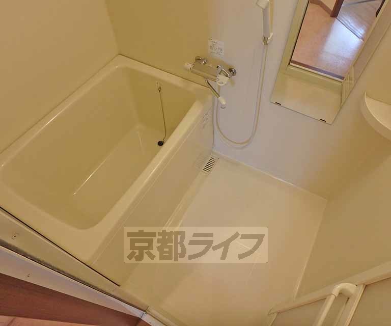 バス・シャワールーム　バスルームです