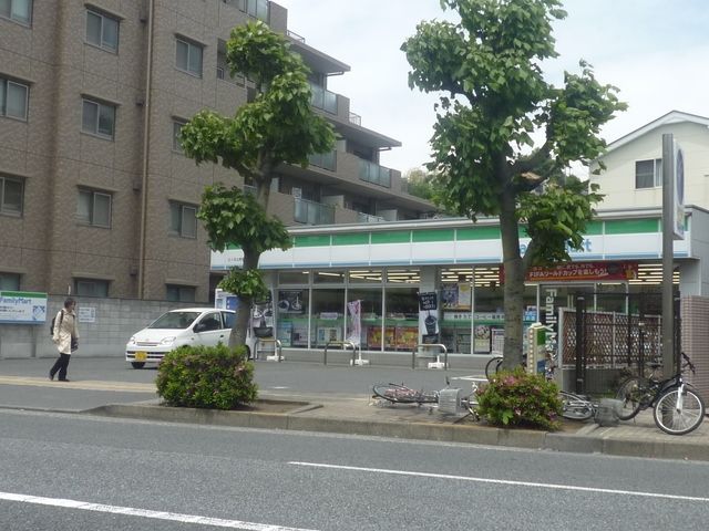 コンビニ　★★ファミリーマート（コンビニ）まで213m