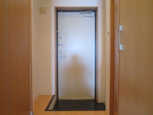 センターポイント吉志部の玄関写真